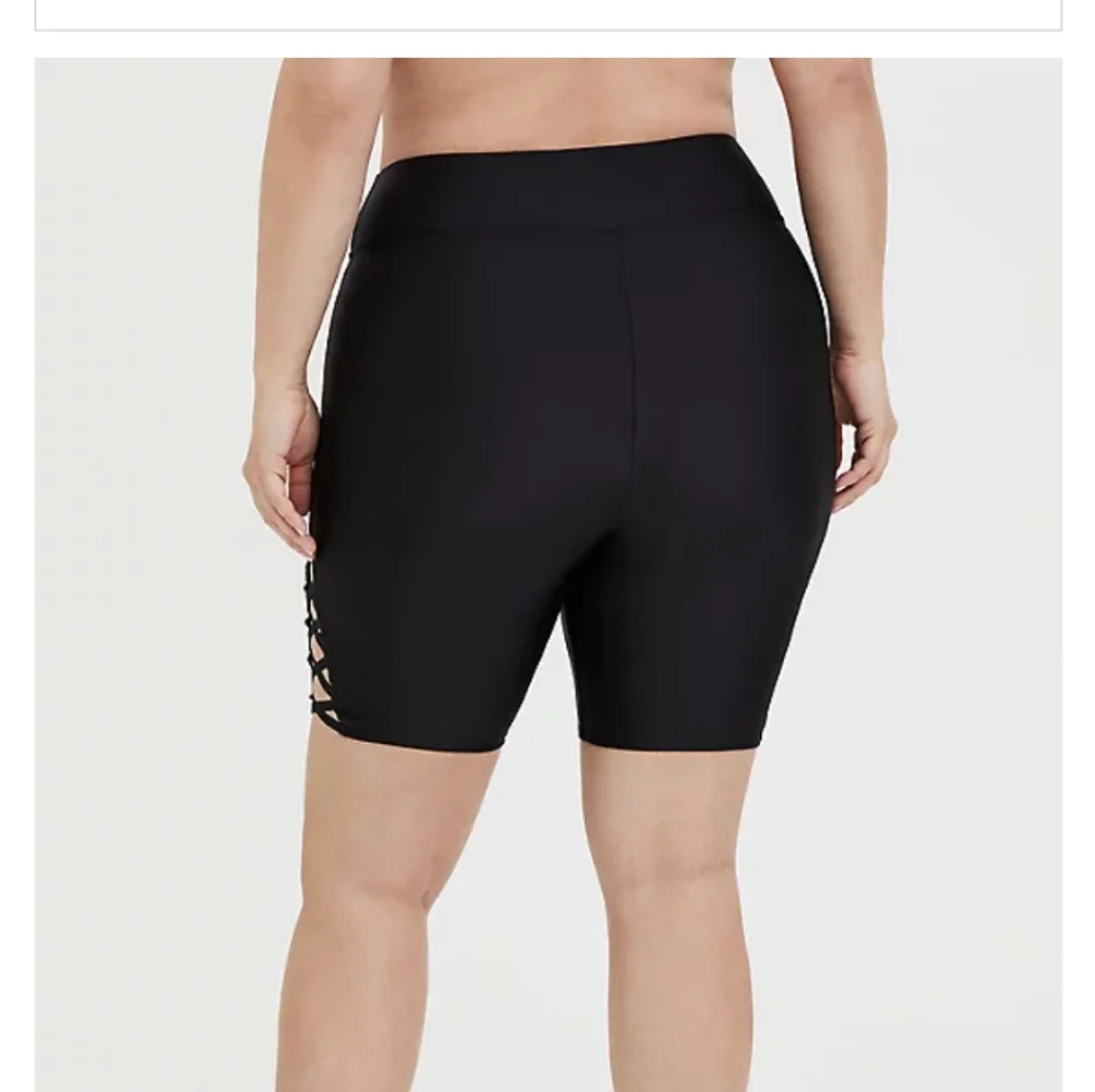 New lattice black strappy short